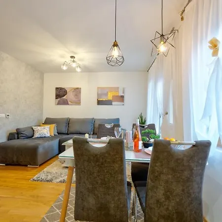 Le Sorelle Apartment *